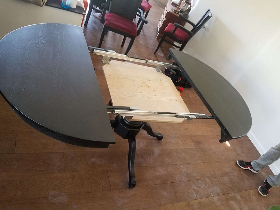 שולחן אוכל עגול עץ אלון מלא ארתור
